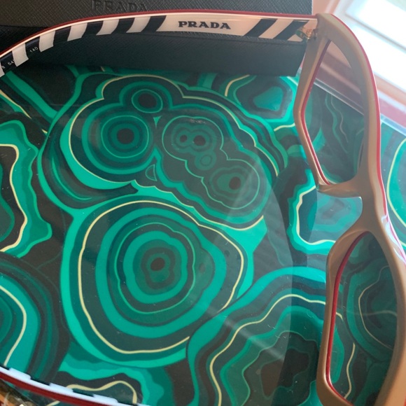 New Authentic Prada SPR 07X 543-6S1 - Picture 3 of 9